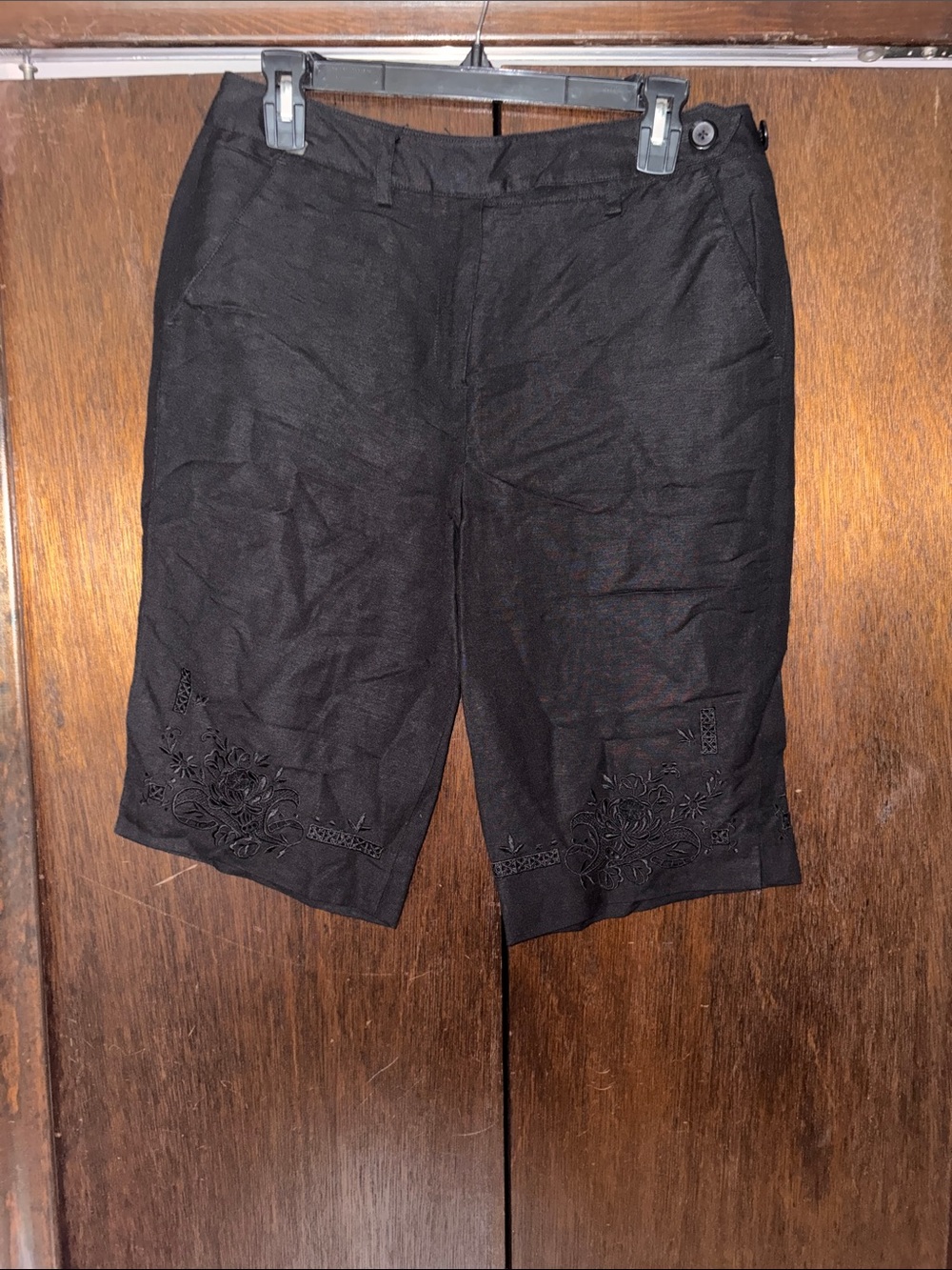 Larry Levine Black Embroidered Linen Knee-Length Shorts